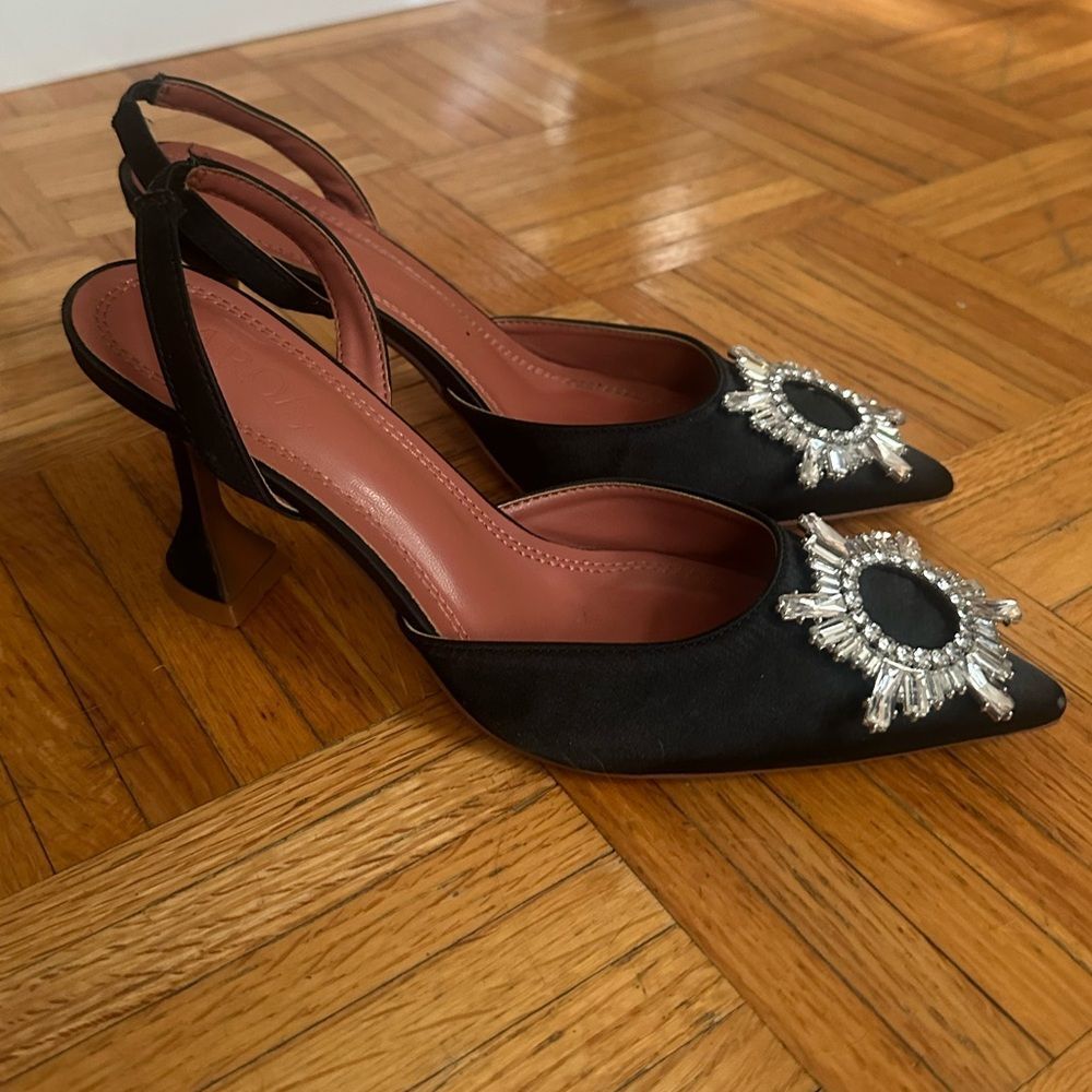 Elegant Black Slingback Heels with Crystal Embellishment - Picture 4 of 6